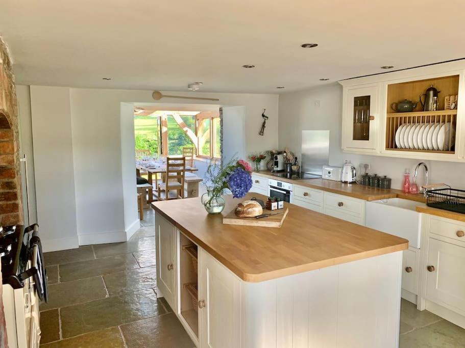 Coed Farm-Hot Tub-Sleeps 12-Near Brecon Vila Exterior foto