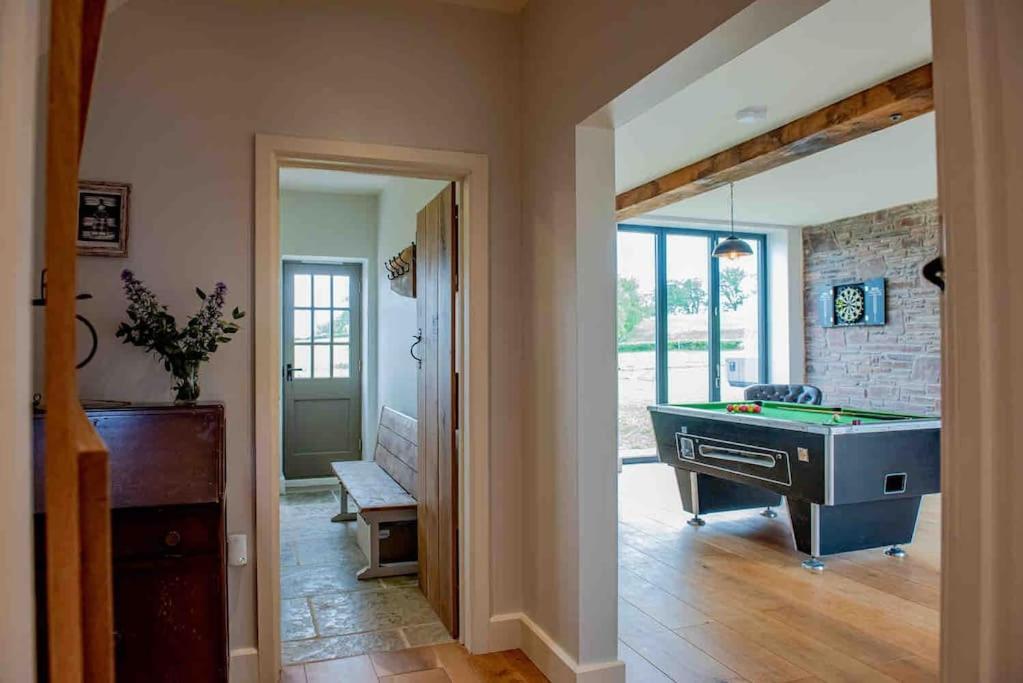 Coed Farm-Hot Tub-Sleeps 12-Near Brecon Vila Exterior foto